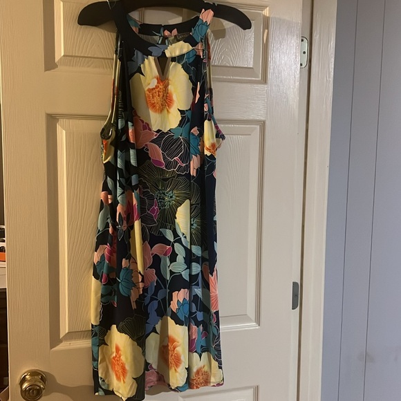 Summer Dress; Floral Pattern; Very Beautiful - Picture 3 of 7